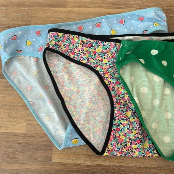 Women’s undies - Picture 2 of 3